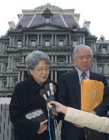 (2)Abductees' kin meet White House, Pentagon officials